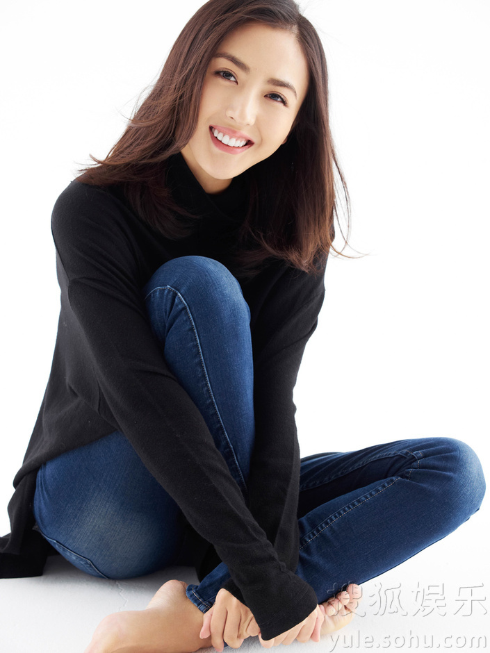 徐飒全新写真大片曝光 迷人笑容展暖女形象