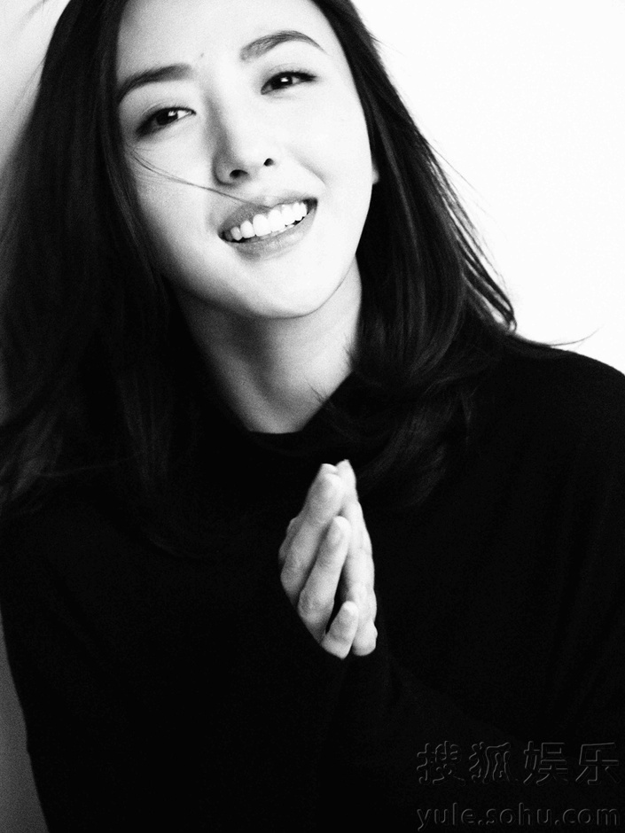 徐飒全新写真大片曝光 迷人笑容展暖女形象