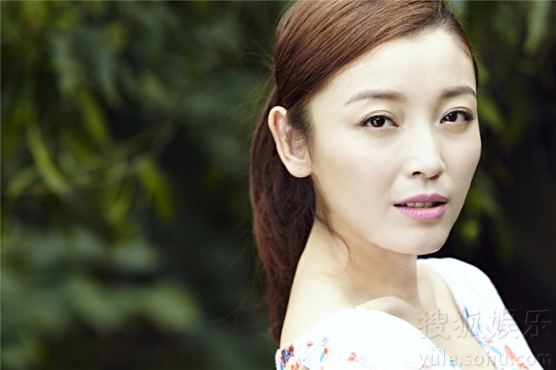 高晓菲清纯写真曝光 亲和甜美展邻家女孩风采