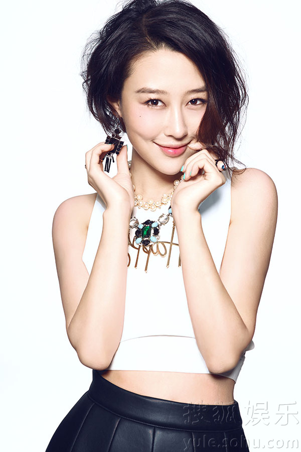 马梓涵最新时尚写真曝光 妩媚俏丽显诱惑