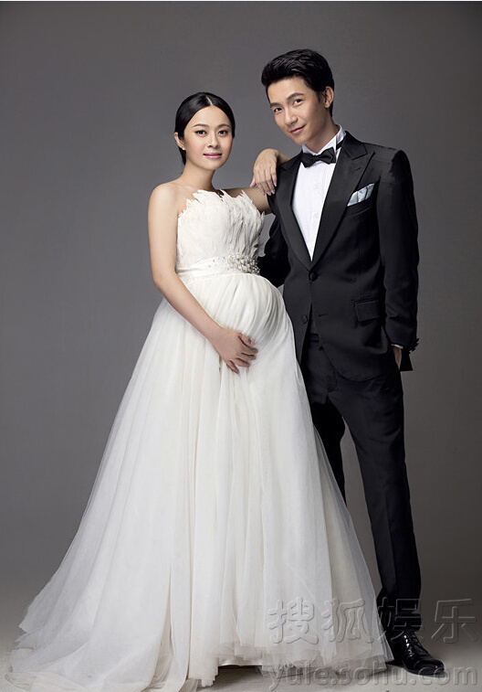 陈楚生补拍婚纱照曝光 妻子挺大肚爱意融融