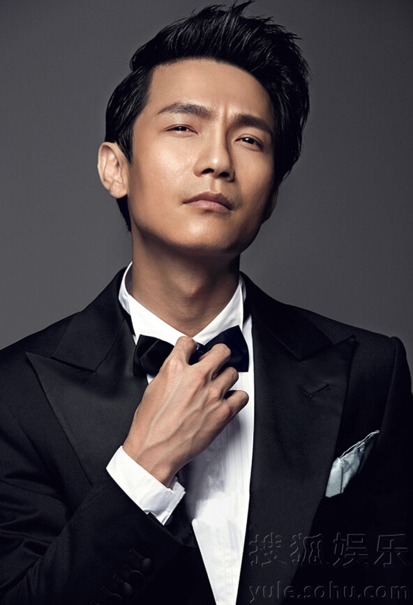 陈楚生补拍婚纱照曝光 妻子挺大肚爱意融融