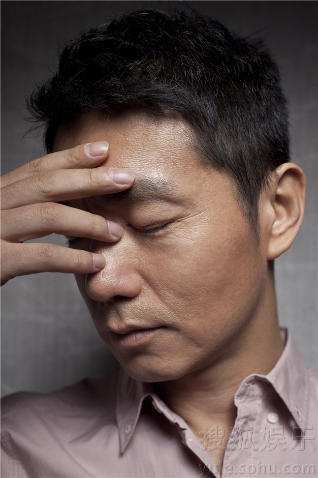 邢佳栋最新时尚写真 柔情绅士暖男造型