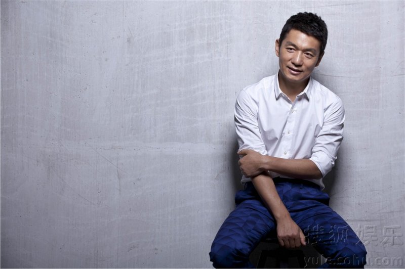 邢佳栋最新时尚写真 柔情绅士暖男造型