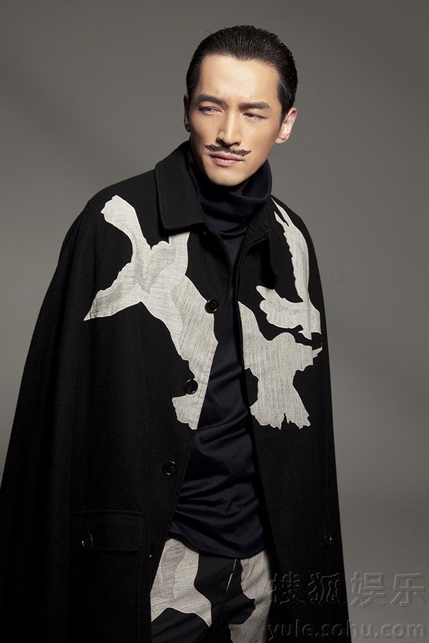 胡歌小胡子亦正亦邪 戏里被赞脏帅戏外雅痞范儿