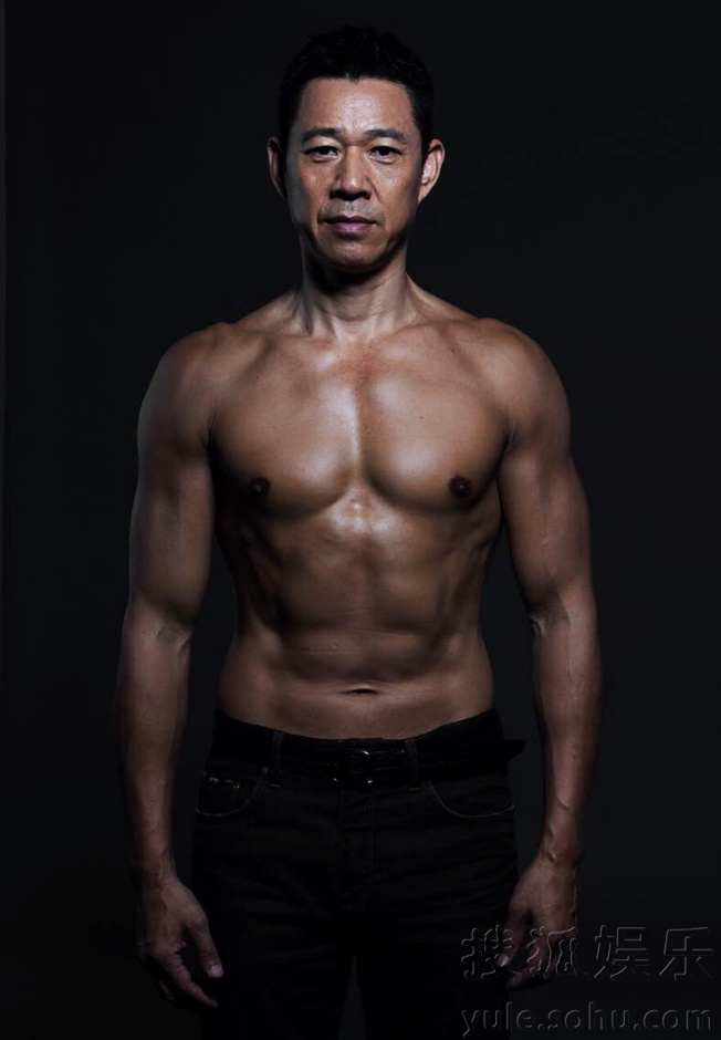 张丰毅健硕身材组图外泄 青春不老显峥嵘