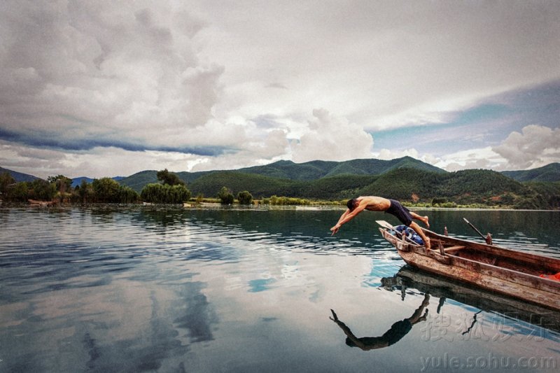 张丰毅健硕身材组图外泄 青春不老显峥嵘
