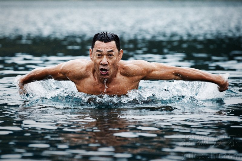 张丰毅健硕身材组图外泄 青春不老显峥嵘