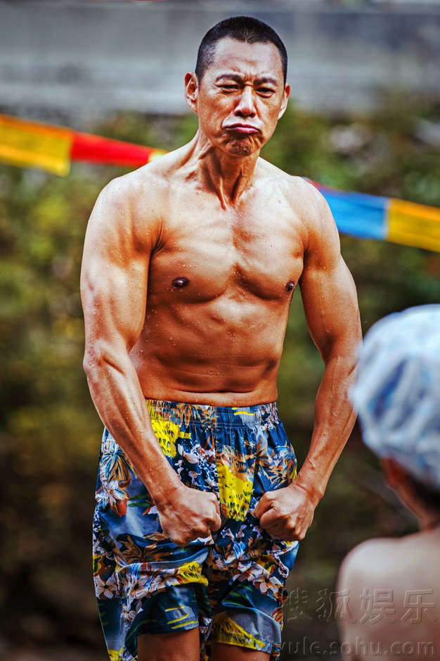 张丰毅健硕身材组图外泄 青春不老显峥嵘