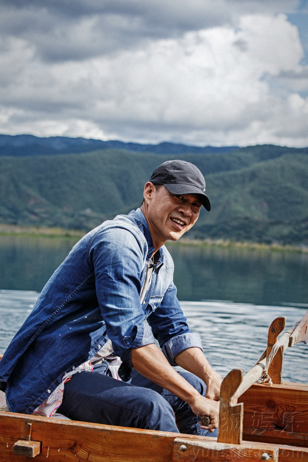 张丰毅健硕身材组图外泄 青春不老显峥嵘