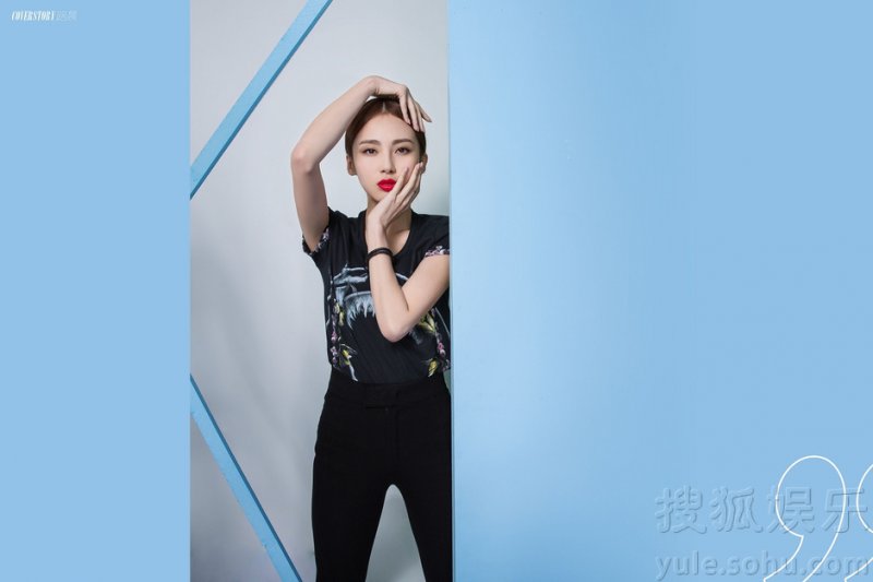 路晨全新写真曝光 烈焰红唇展露甜美笑容