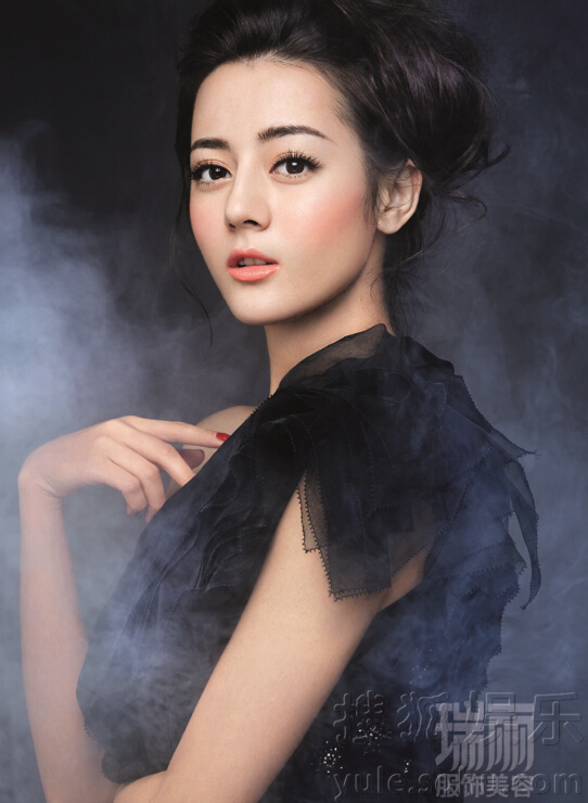 迪丽热巴最新写真大片曝光 如梦似幻惊艳动人