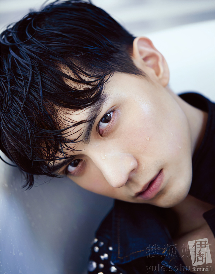 任言恺曝大尺度浴缸照 小鲜肉妙变性感男神