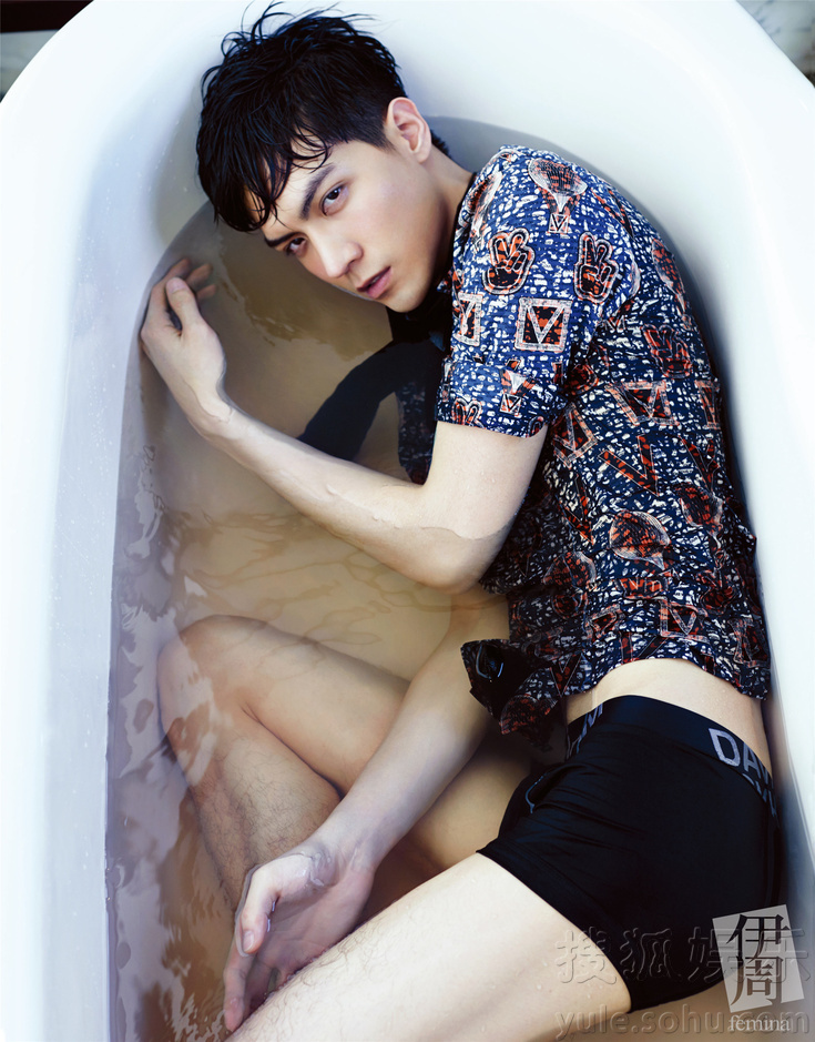 任言恺曝大尺度浴缸照 小鲜肉妙变性感男神