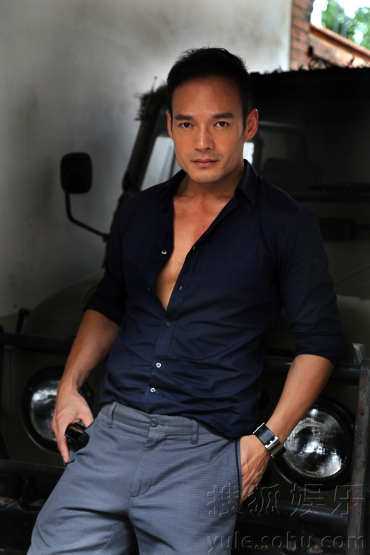 张政勇最新街拍写真大片曝光 诠释型男魅力