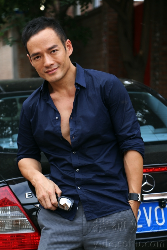 张政勇最新街拍写真大片曝光 诠释型男魅力