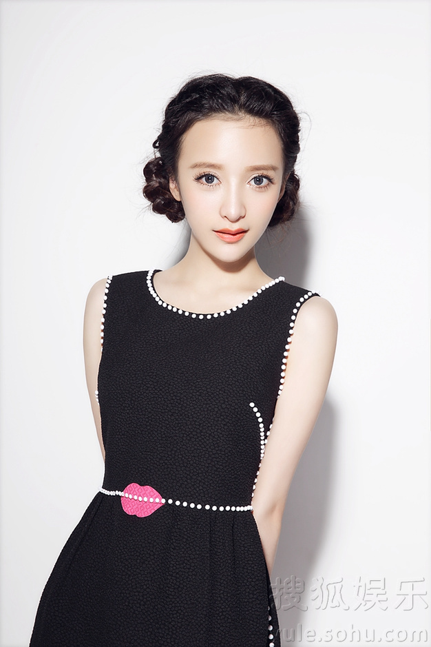 郑丹蕾写真娇俏可爱 展萌萌哒女孩甜美本色