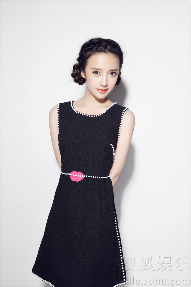 郑丹蕾写真娇俏可爱 展萌萌哒女孩甜美本色