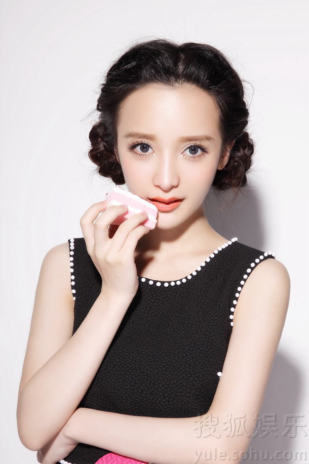 郑丹蕾写真娇俏可爱 展萌萌哒女孩甜美本色