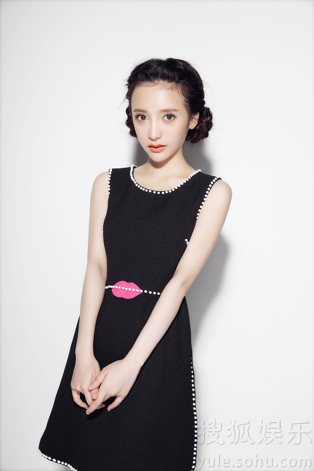 郑丹蕾写真娇俏可爱 展萌萌哒女孩甜美本色