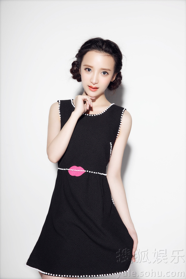 郑丹蕾写真娇俏可爱 展萌萌哒女孩甜美本色