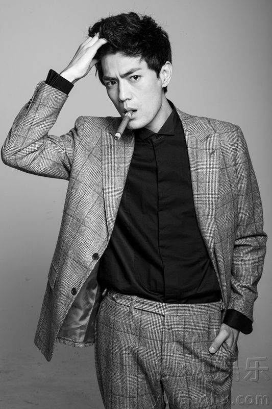 季晨最新时尚写真大片曝光 卖萌耍酷嘲范儿足