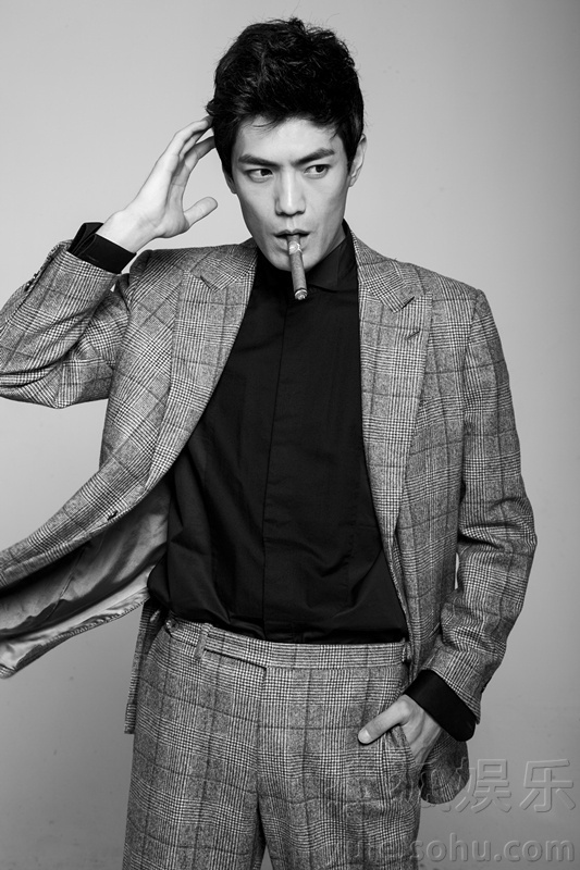 季晨最新时尚写真大片曝光 卖萌耍酷嘲范儿足