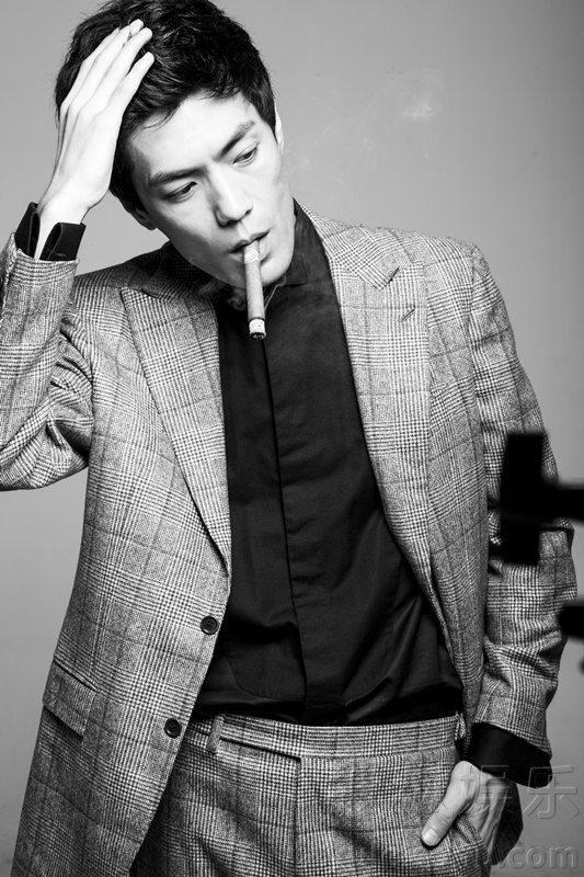 季晨最新时尚写真大片曝光 卖萌耍酷嘲范儿足