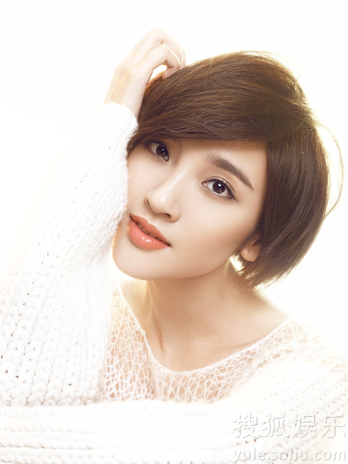 唐艺昕最新冬日写真 笑容纯净梨涡漾暖意