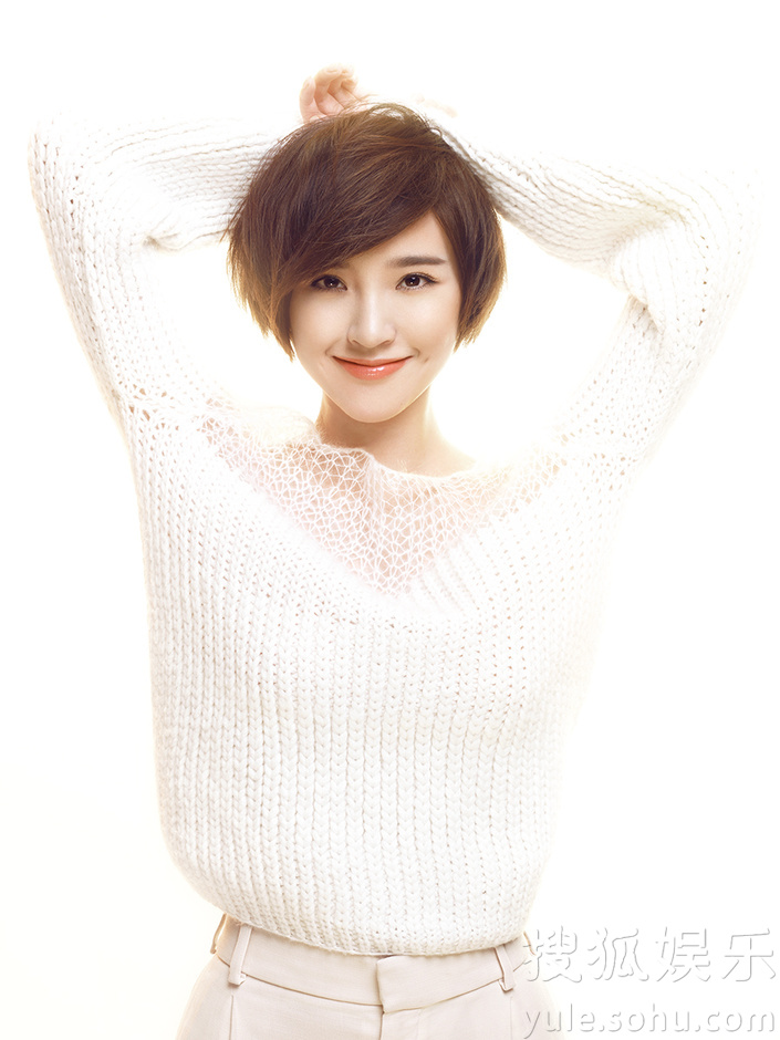 唐艺昕最新冬日写真 笑容纯净梨涡漾暖意