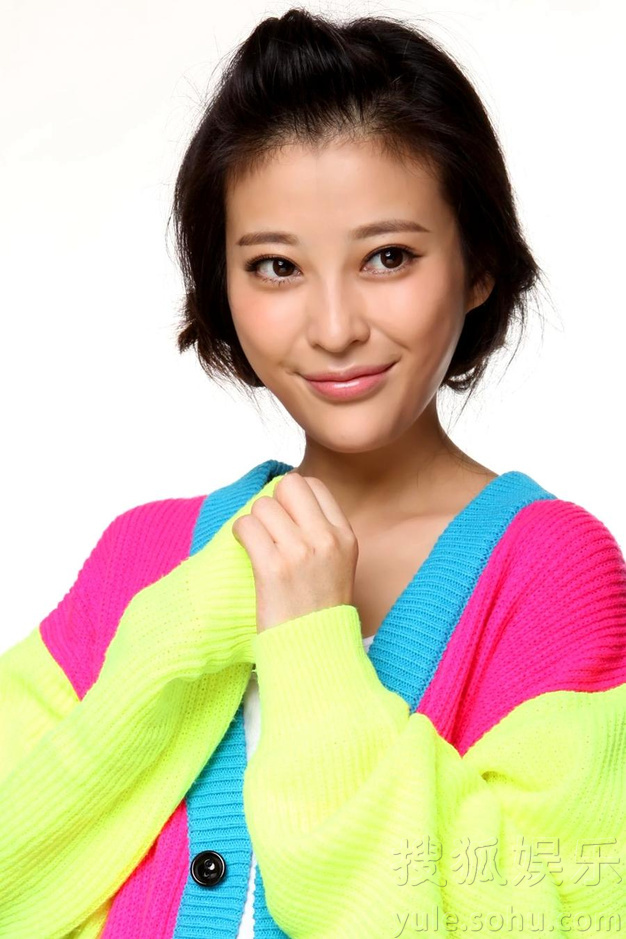 刘妙曝光最新鬼马表情照 古灵精怪造型百变