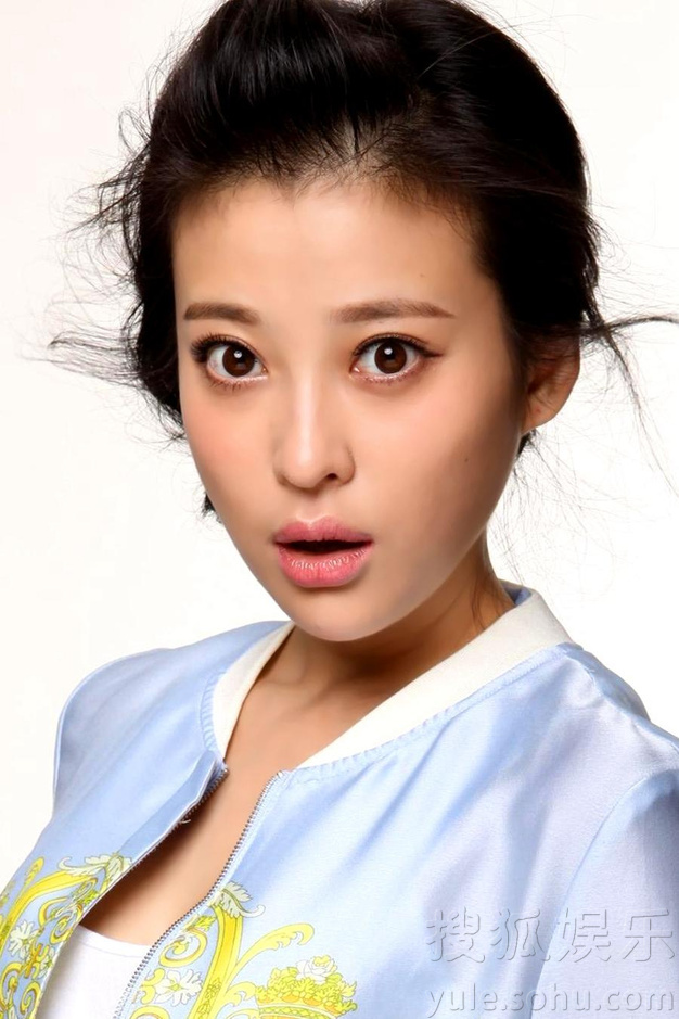 刘妙曝光最新鬼马表情照 古灵精怪造型百变