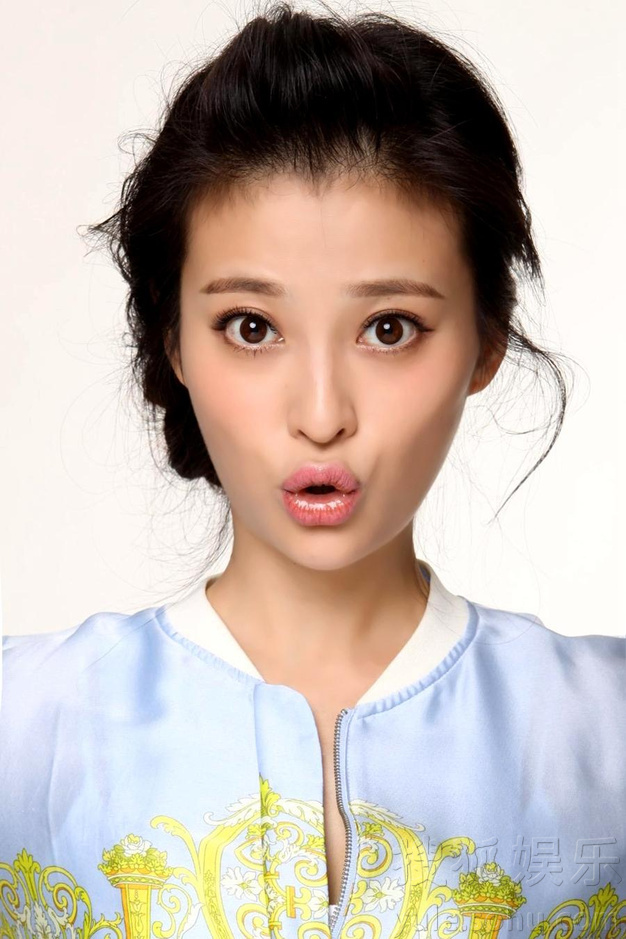 刘妙曝光最新鬼马表情照 古灵精怪造型百变