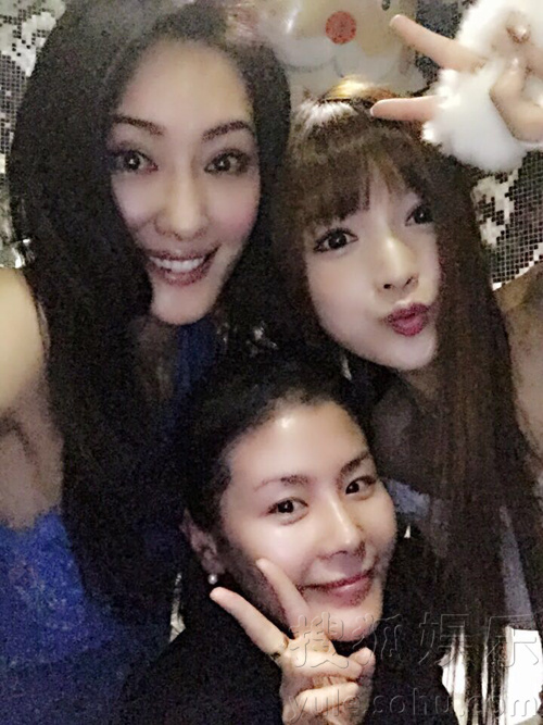 叶子淇圣诞狂玩自拍 Cospaly圣诞老人甜心版