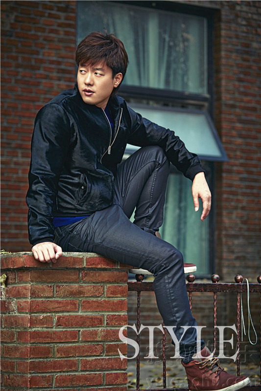 凌潇肃曝街拍大片 不是不会时尚更愿收尽锋芒