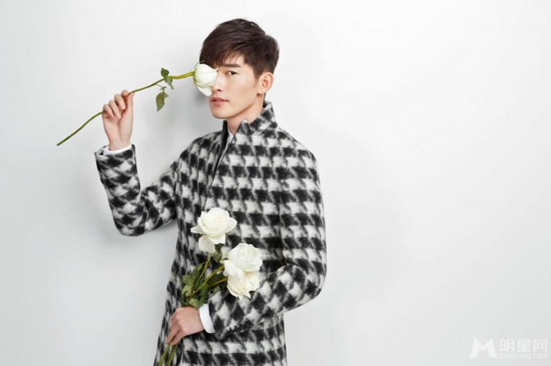 韩女星黄胜妍性感白衬衫湿身写真 魅惑纹身引粉