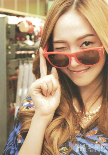 前少女时代郑秀妍裸妆写真 身披薄纱隐隐可见傲