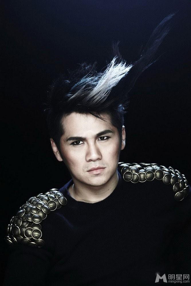 《冲上云霄2》张智霖写真 帅气迷人做最好的自己