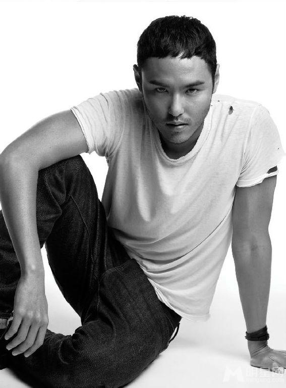 阮经天与福岛莉拉大尺度写真 半裸肉搏火辣拍广 阮经天与福岛莉拉大尺度写真 半裸肉搏火辣拍广