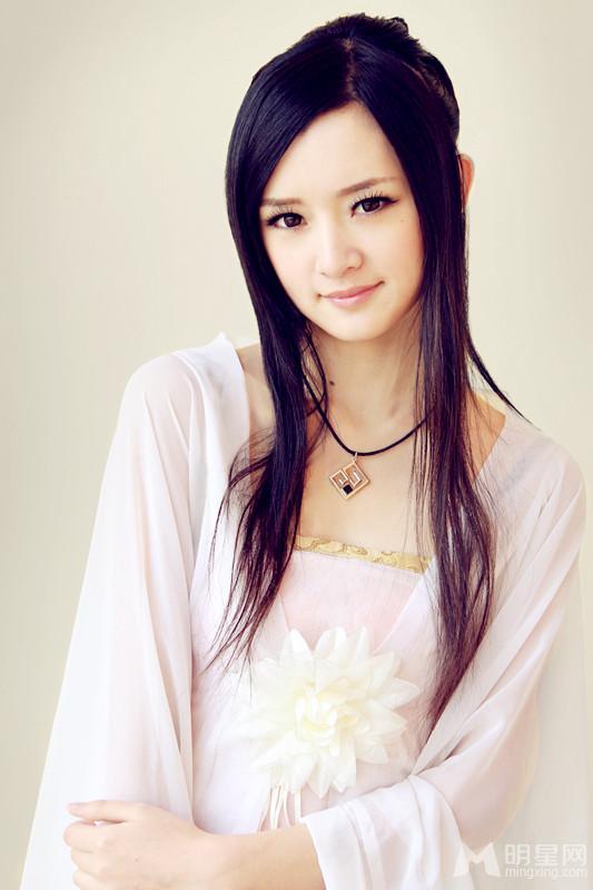 小排陈丹婷代言饰品写真 温文尔雅散发知性魅力 小排陈丹婷代言饰品写真 温文尔雅散发知性魅力