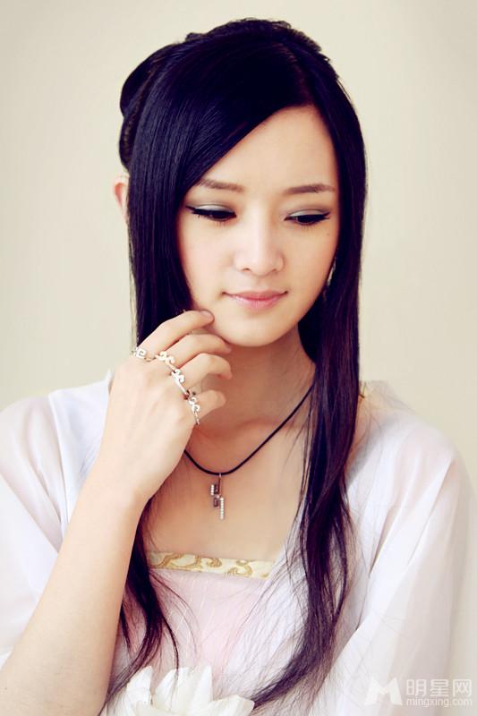 小排陈丹婷代言饰品写真 温文尔雅散发知性魅力 小排陈丹婷代言饰品写真 温文尔雅散发知性魅力
