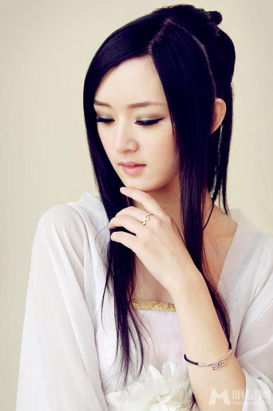 小排陈丹婷代言饰品写真 温文尔雅散发知性魅力 小排陈丹婷代言饰品写真 温文尔雅散发知性魅力