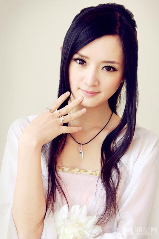小排陈丹婷代言饰品写真 温文尔雅散发知性魅力 小排陈丹婷代言饰品写真 温文尔雅散发知性魅力