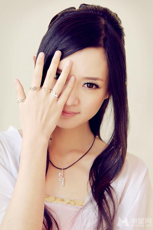 小排陈丹婷代言饰品写真 温文尔雅散发知性魅力 小排陈丹婷代言饰品写真 温文尔雅散发知性魅力