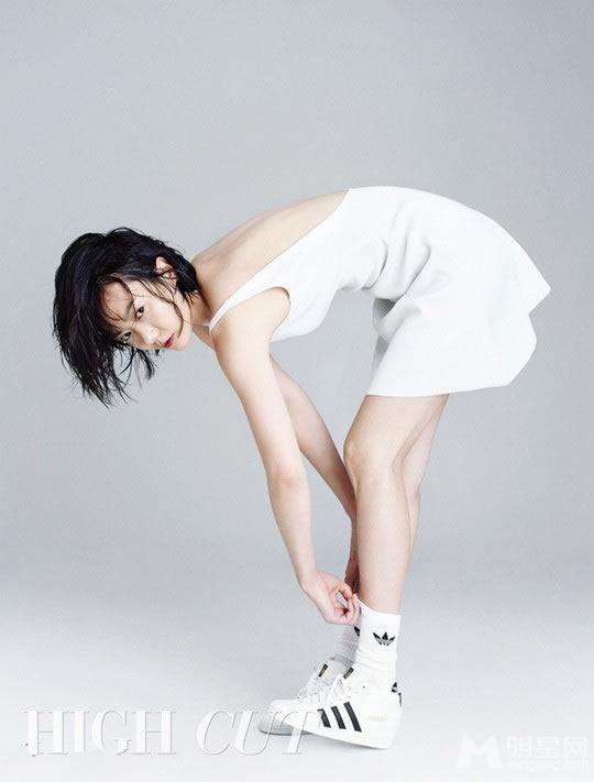 一路向西G奶王李丹尼纯白写真 迷离眼神诱惑十足 一路向西G奶王李丹尼纯白写真 迷离眼神诱惑十足