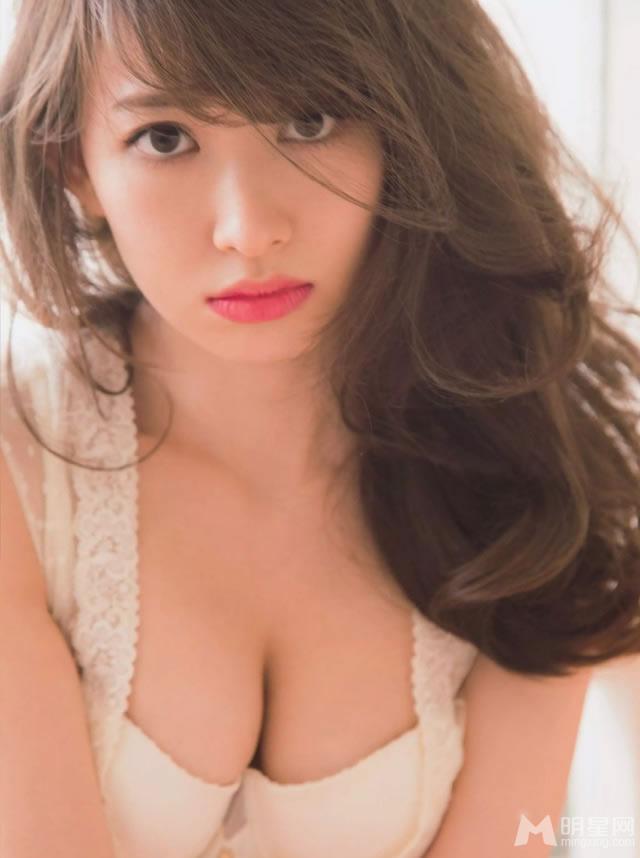 AKB48美胸女王小嶋阳菜美胸写真 酥胸外露大尺度