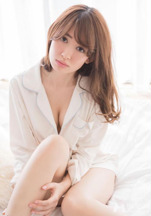 AKB48美胸女王小嶋阳菜美胸写真 酥胸外露大尺度