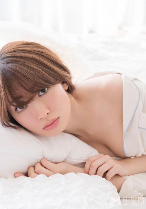 AKB48美胸女王小嶋阳菜美胸写真 酥胸外露大尺度