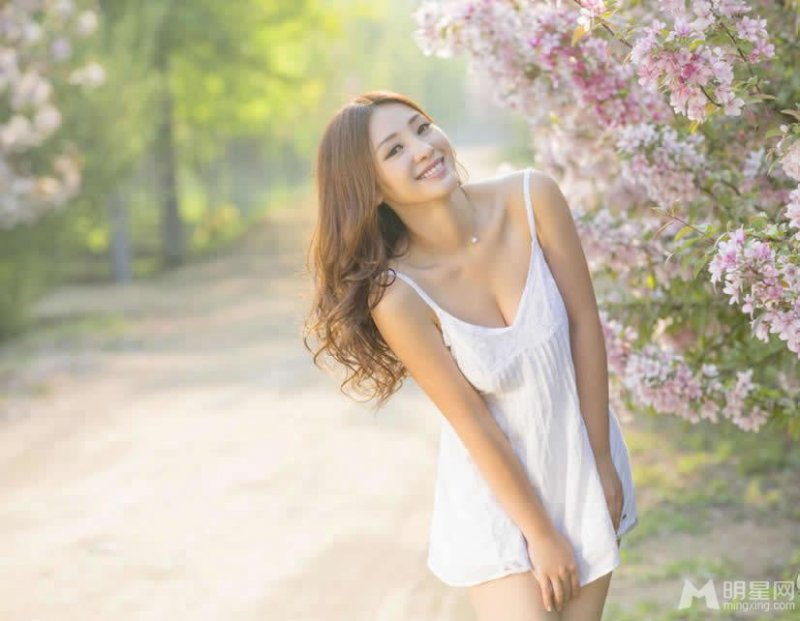 AKB48美胸女王小嶋阳菜美胸写真 酥胸外露大尺度