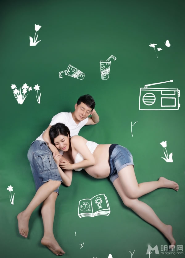 王雅捷挺大肚拍写真 与丈夫甜蜜相依偎 王雅捷挺大肚拍写真 与丈夫甜蜜相依偎